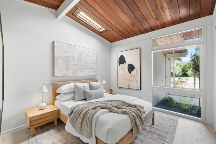 1096 Metro Circle, Palo Alto, California 94303