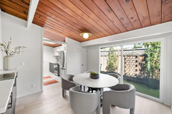 1096 Metro Circle, Palo Alto, California 94303