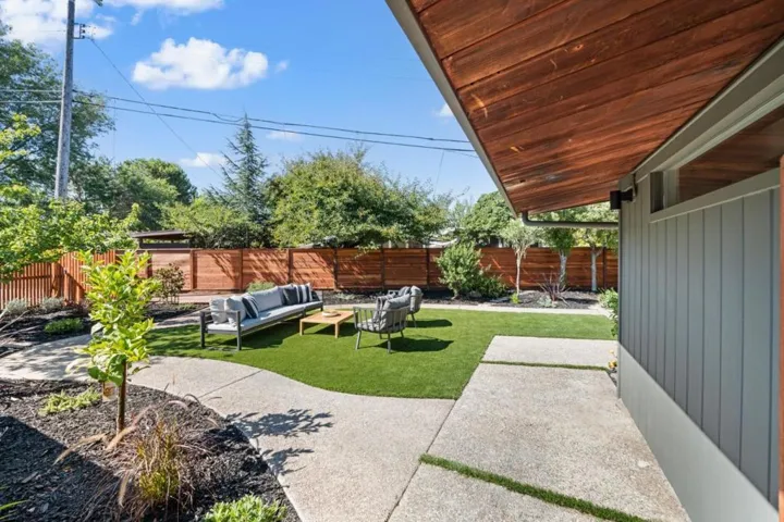 1096 Metro Circle, Palo Alto, California 94303