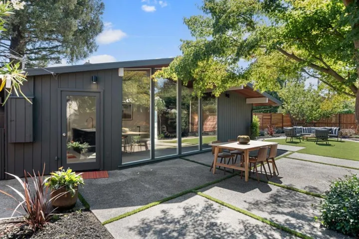 1096 Metro Circle, Palo Alto, California 94303