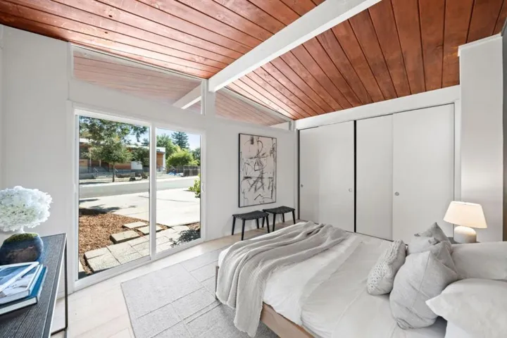 1096 Metro Circle, Palo Alto, California 94303