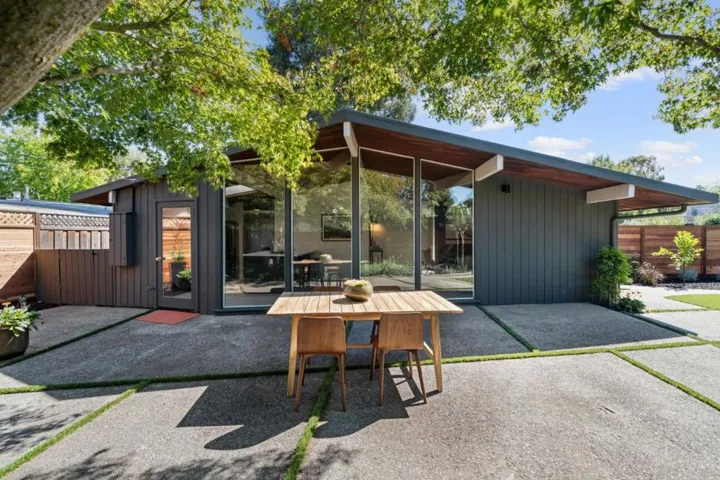 1096 Metro Circle, Palo Alto, California 94303