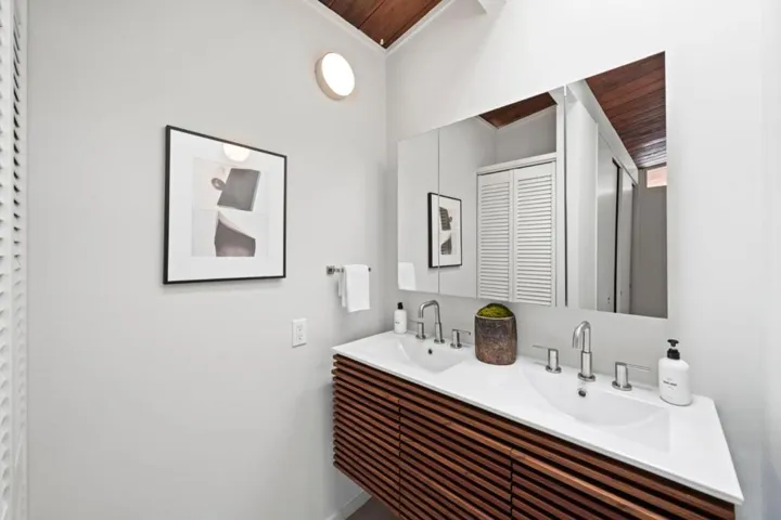 1096 Metro Circle, Palo Alto, California 94303