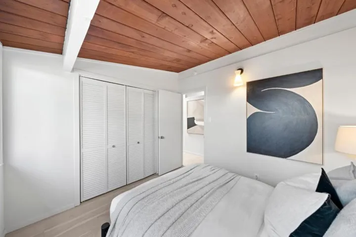 1096 Metro Circle, Palo Alto, California 94303