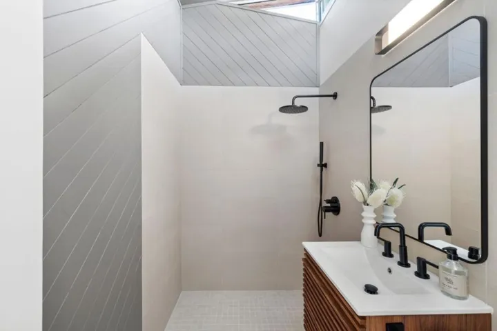 1096 Metro Circle, Palo Alto, California 94303