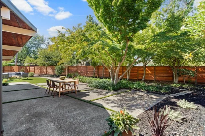 1096 Metro Circle, Palo Alto, California 94303