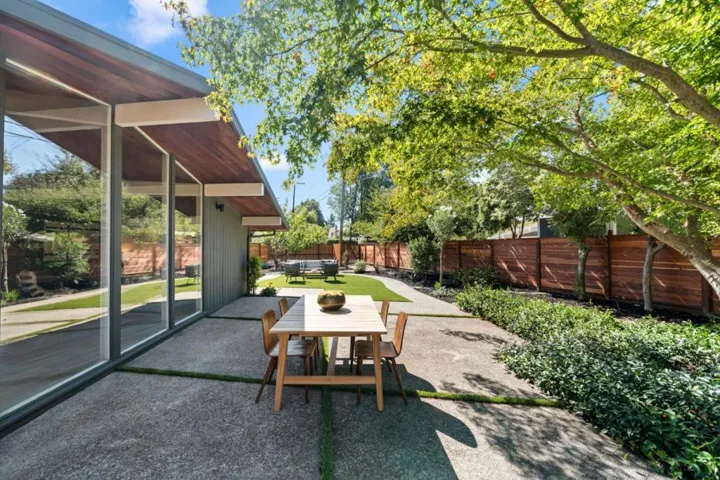 1096 Metro Circle, Palo Alto, California 94303