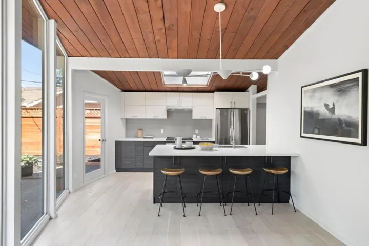 1096 Metro Circle, Palo Alto, California 94303