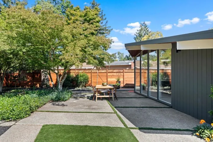 1096 Metro Circle, Palo Alto, California 94303