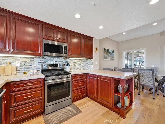 Kitchen highlights also include stainless steel appliances, under cabinet lights, backsplash up the entire wallspace and leathered granite countertops.