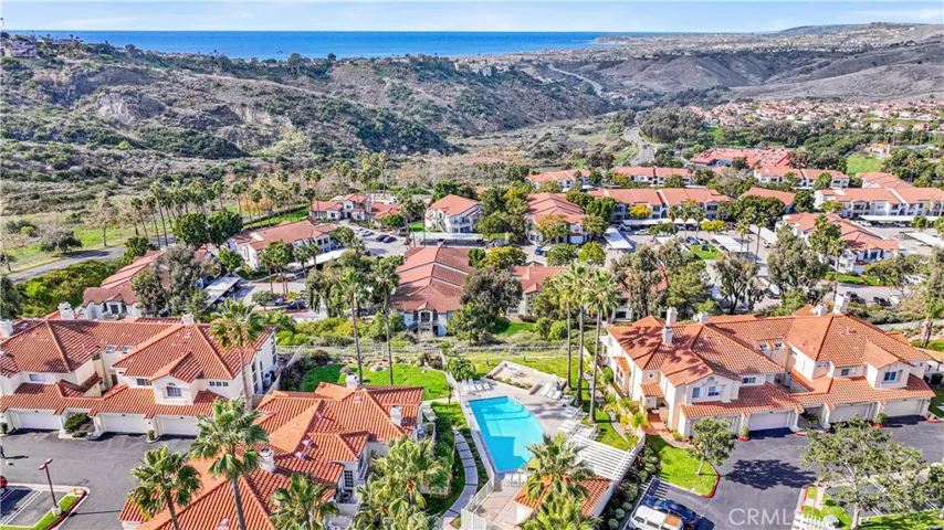 Drone shot of Vilamoura's pool.
