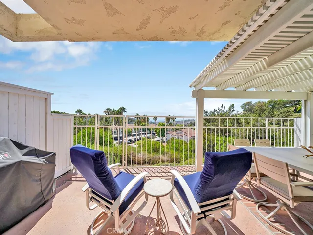 Your private backyard has beautiful views of the Pacific Ocean, Catalina Island, city lights, hillsides and more.
