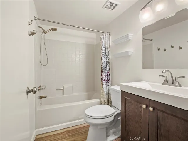 27715 Carnegie Avenue, Saugus, California 91350