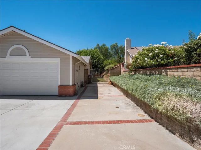 27715 Carnegie Avenue, Saugus, California 91350