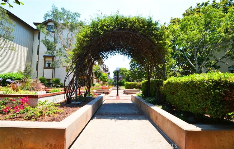 2571 Plaza Del Amo 305, Torrance, California 90503