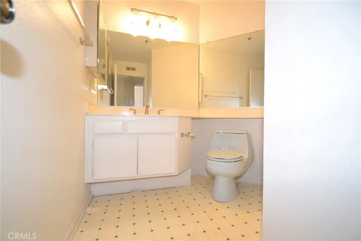 2571 Plaza Del Amo 305, Torrance, California 90503