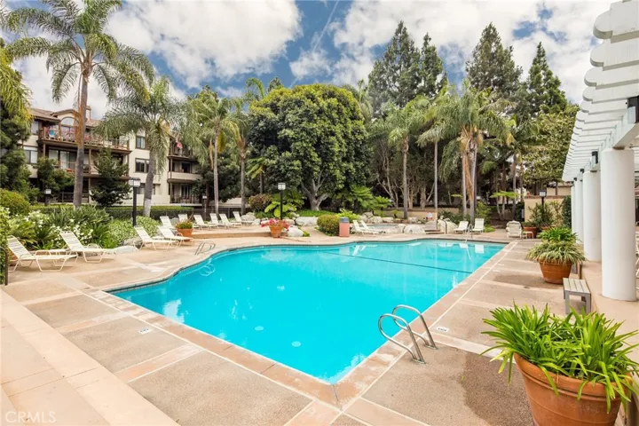 2571 Plaza Del Amo 305, Torrance, California 90503