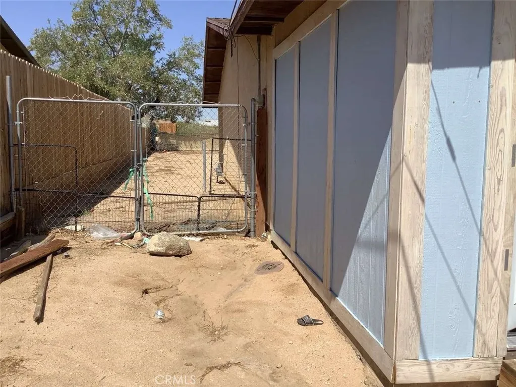 5645 Cahuilla Avenue, 29 Palms, California 92277 home-pic-7