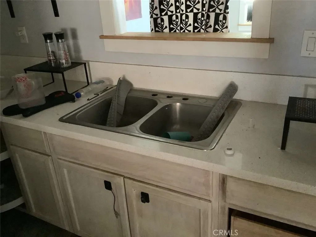 5645 Cahuilla Avenue, 29 Palms, California 92277 home-pic-11