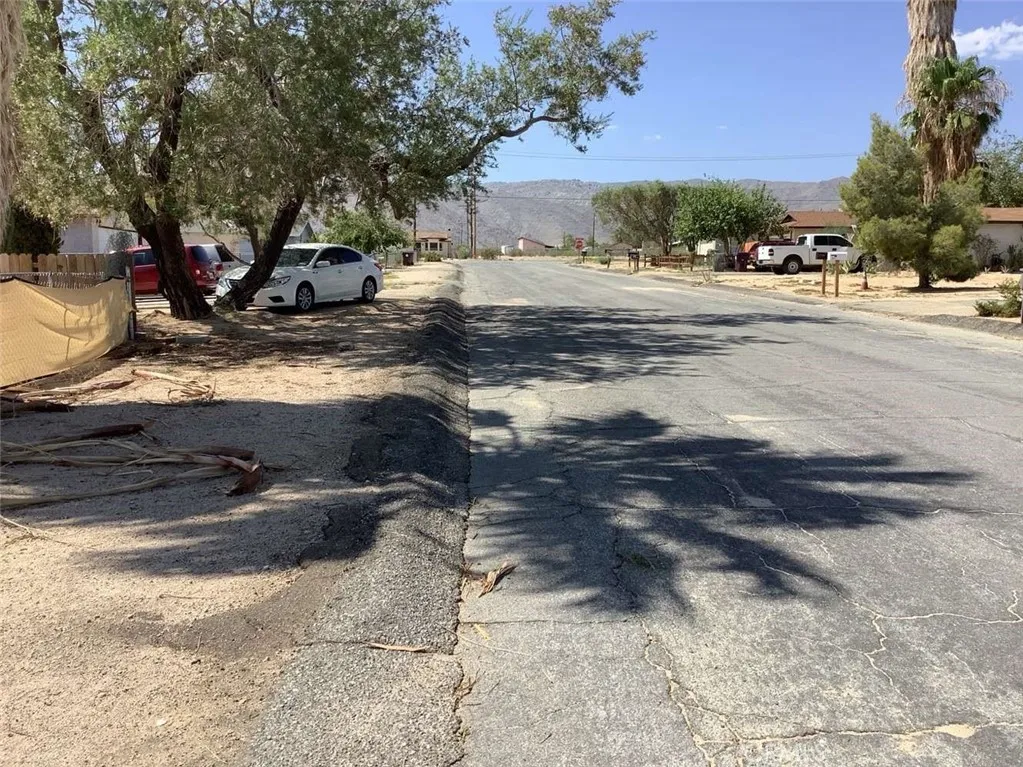 5645 Cahuilla Avenue, 29 Palms, California 92277 home-pic-2