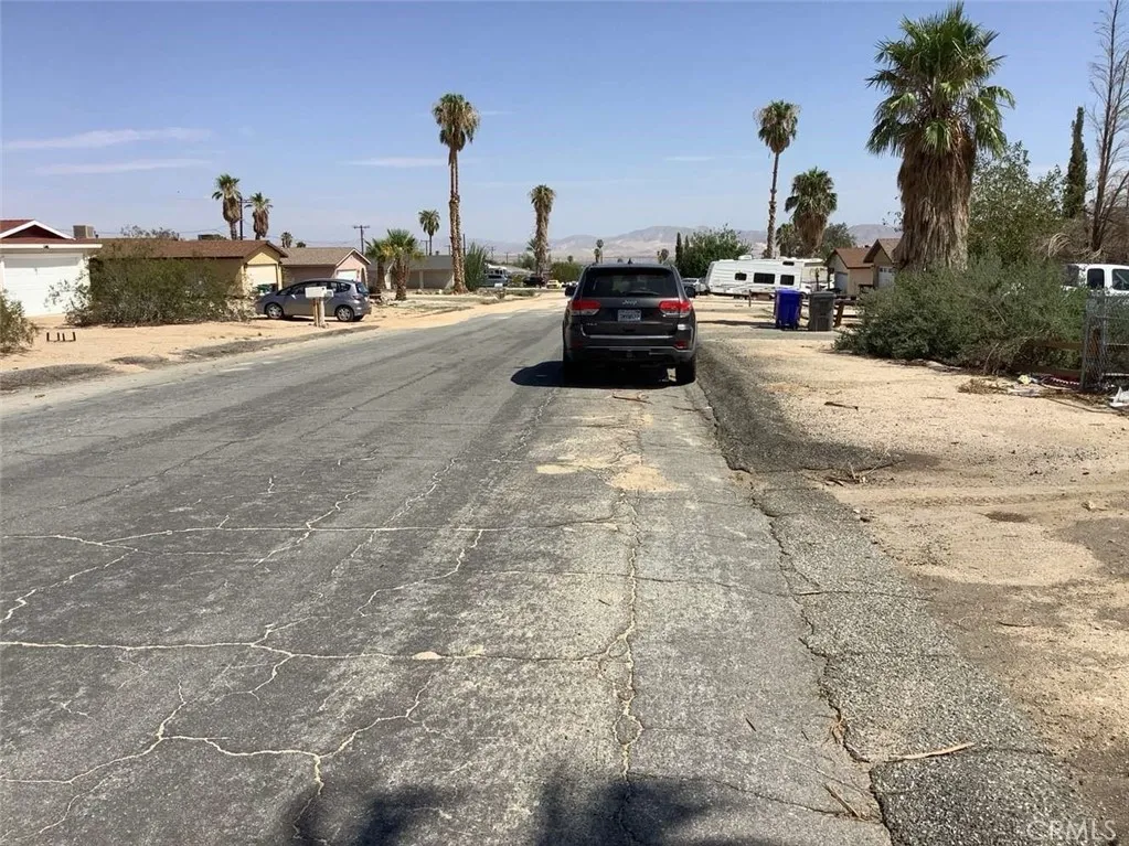 5645 Cahuilla Avenue, 29 Palms, California 92277 home-pic-9