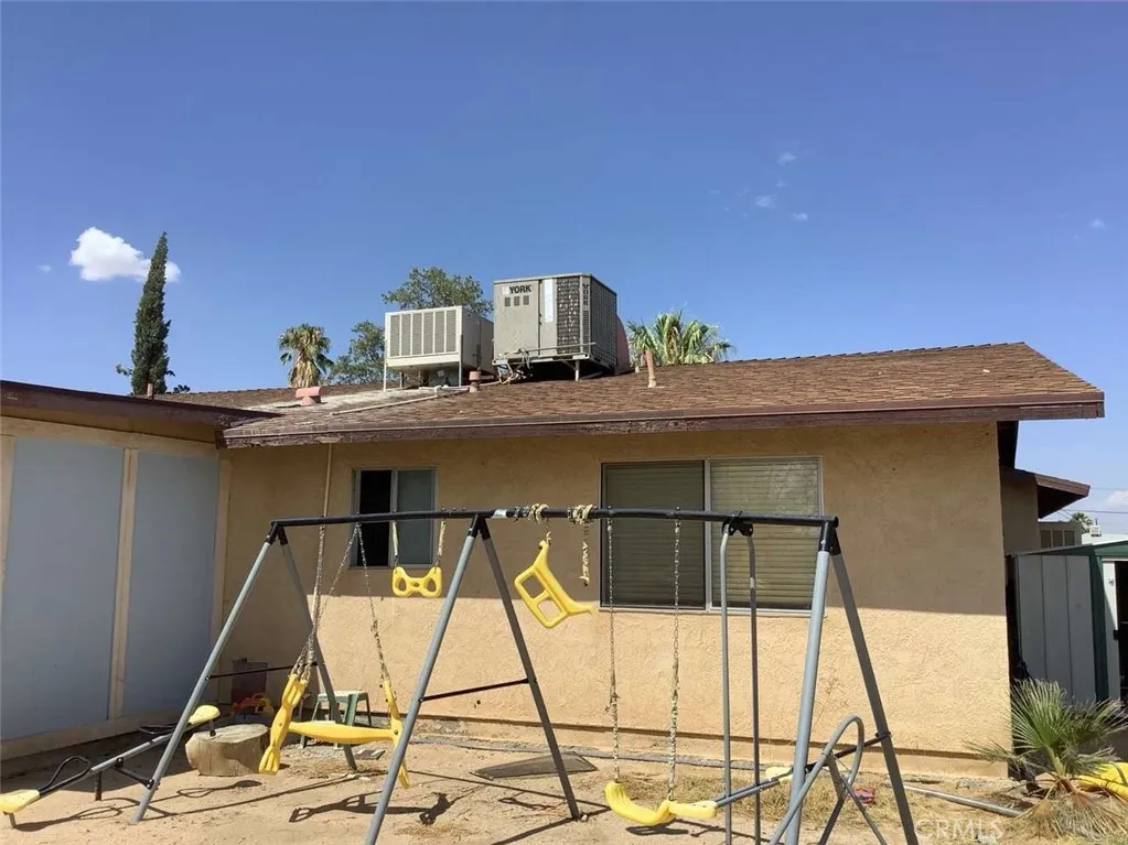 5645 Cahuilla Avenue, 29 Palms, California 92277 home-pic-3
