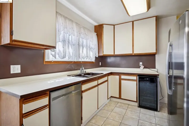 7421 Holly St, Oakland, California 94621