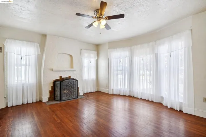 7421 Holly St, Oakland, California 94621