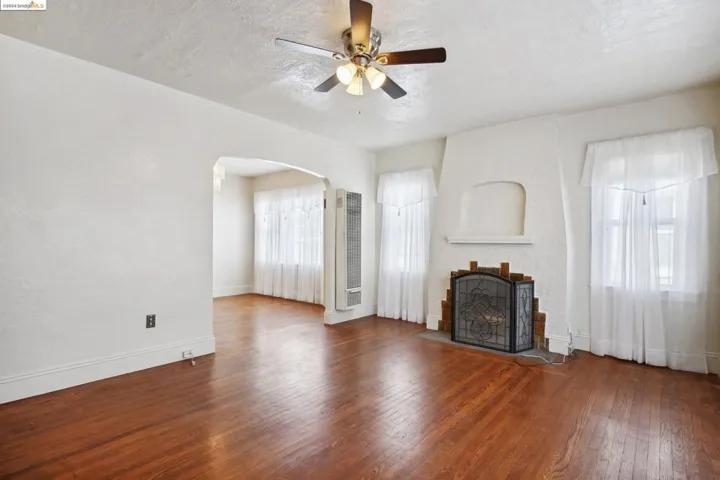 7421 Holly St, Oakland, California 94621