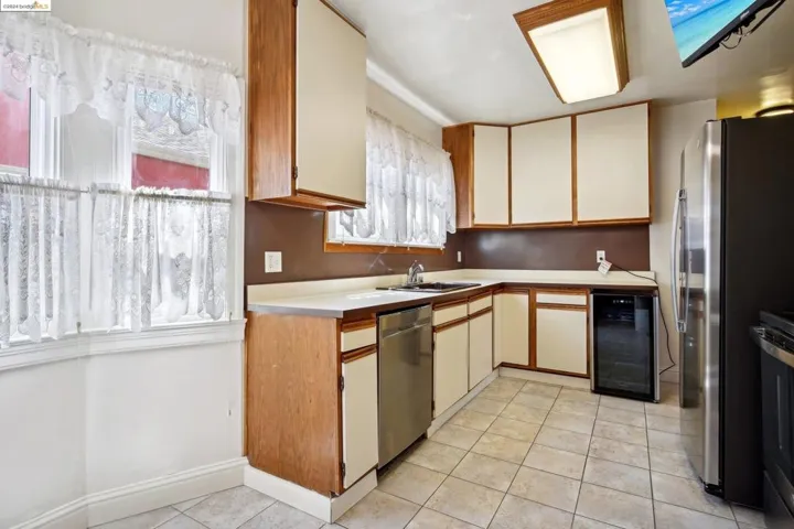 7421 Holly St, Oakland, California 94621