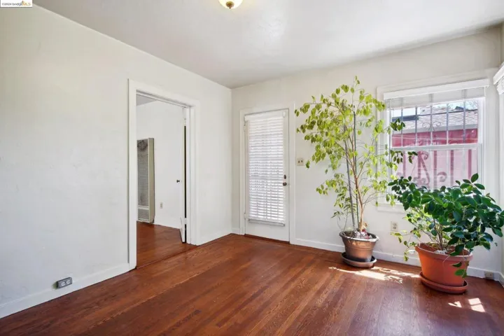 7421 Holly St, Oakland, California 94621