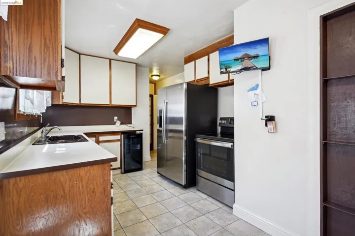7421 Holly St, Oakland, California 94621