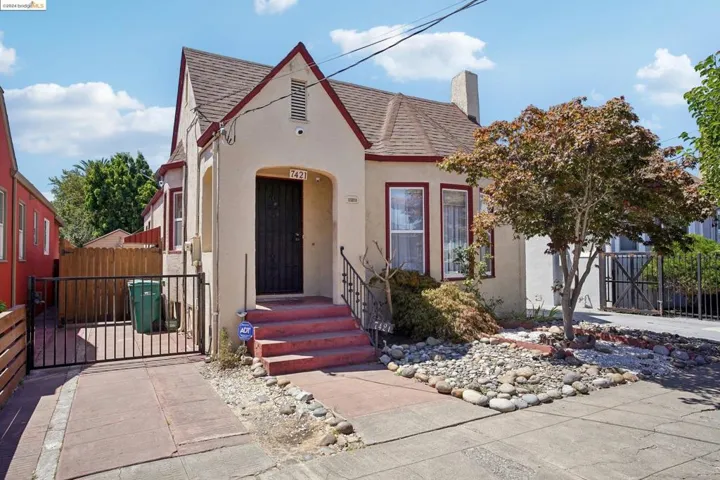 7421 Holly St, Oakland, California 94621