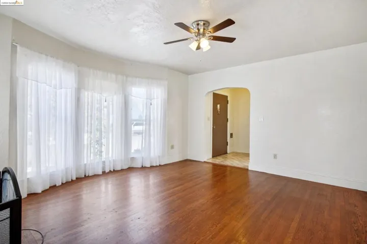 7421 Holly St, Oakland, California 94621