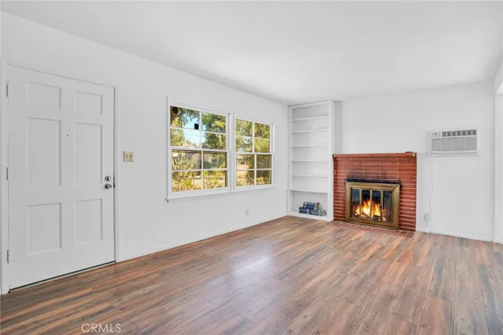 6731 Quakertown Avenue, Winnetka, California 91306