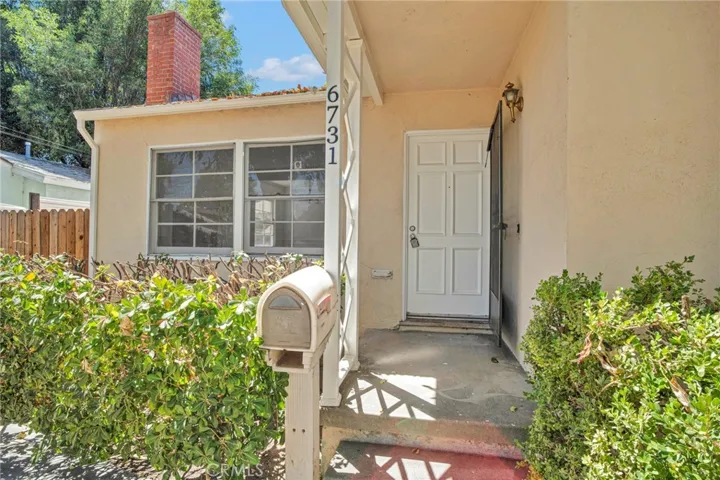 6731 Quakertown Avenue, Winnetka, California 91306