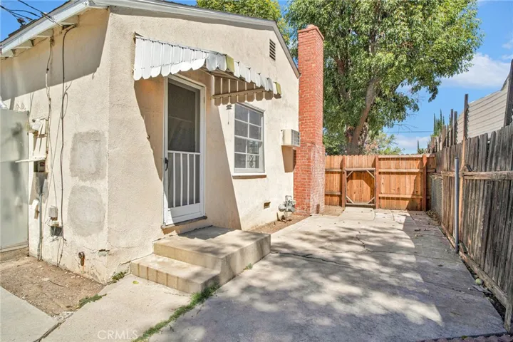 6731 Quakertown Avenue, Winnetka, California 91306
