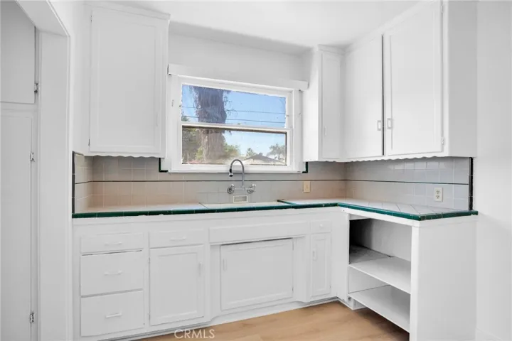 6731 Quakertown Avenue, Winnetka, California 91306