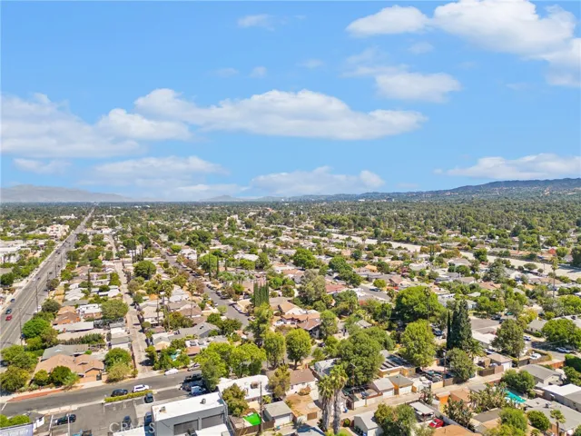 6731 Quakertown Avenue, Winnetka, California 91306