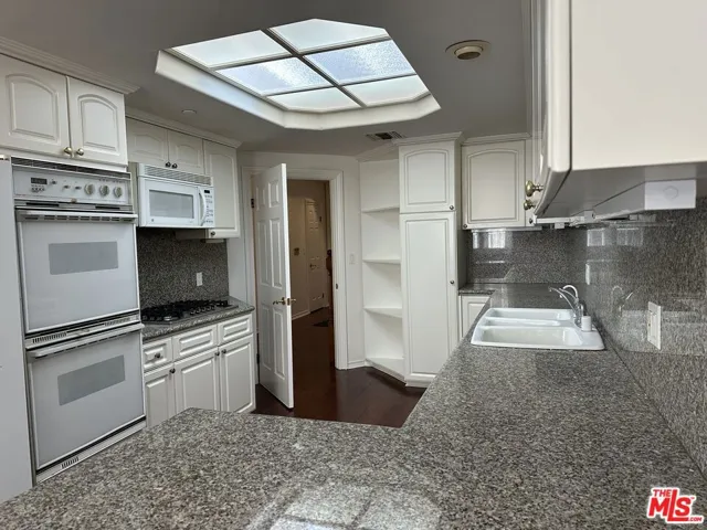 10595 Ashton Avenue 302, Los Angeles, California 90024