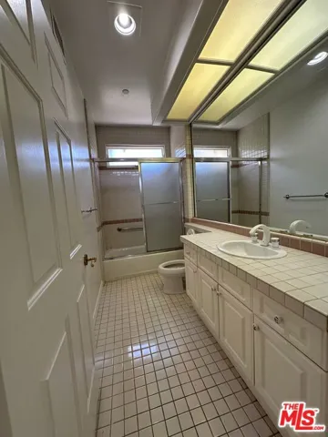 10595 Ashton Avenue 302, Los Angeles, California 90024