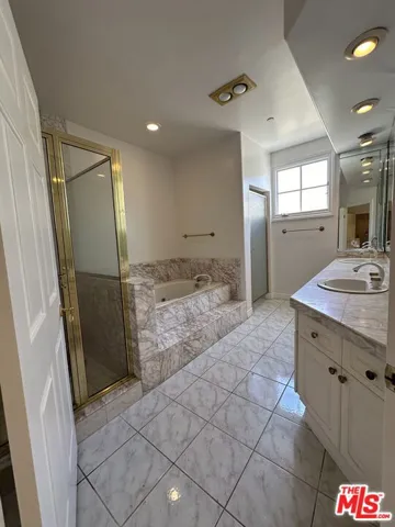 10595 Ashton Avenue 302, Los Angeles, California 90024