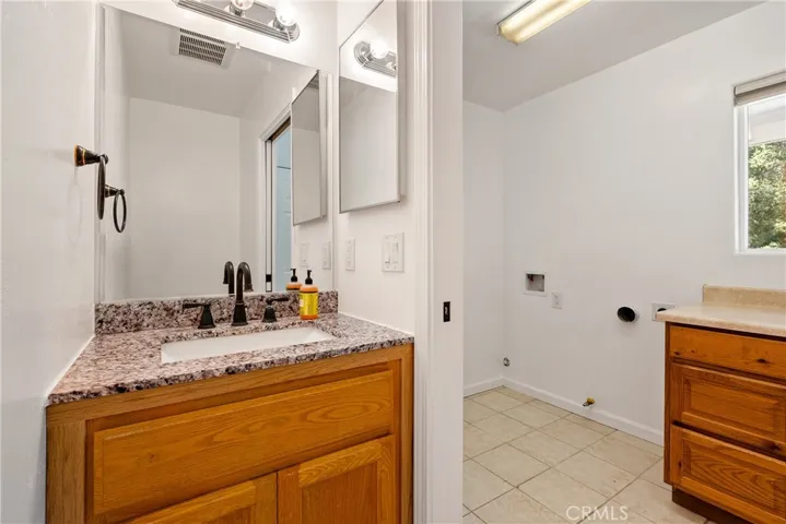 1/2 bath