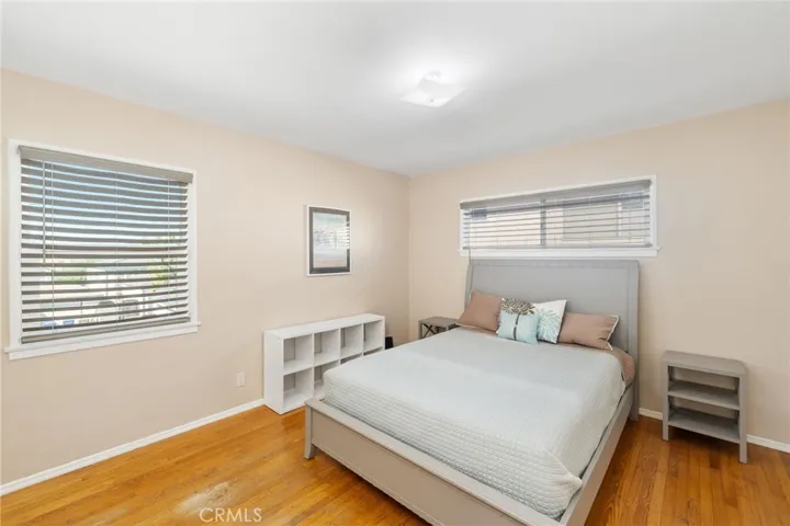3 of 3 bedrooms, this is a best choice as primary bedroom
