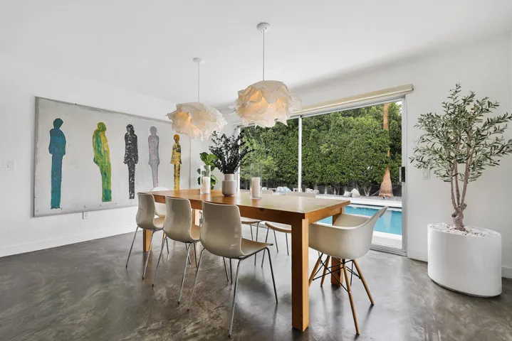 040 DINING ROOM