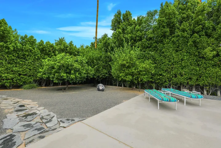 080 SIDE YARD