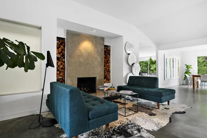 026 LIVING ROOM