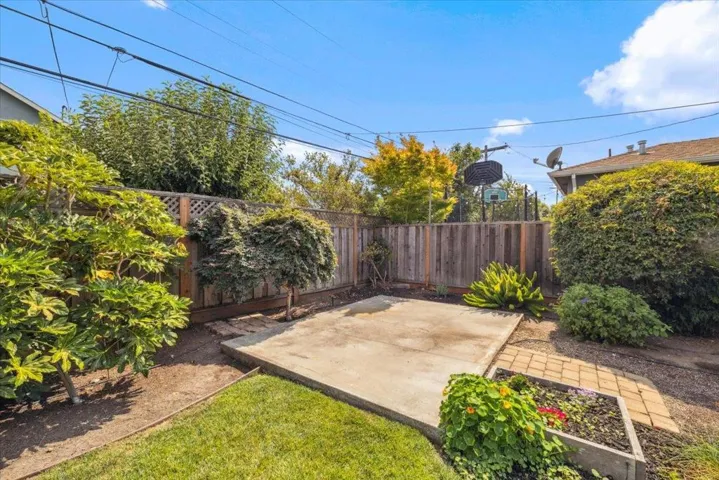220 Del Rosa Way, San Mateo, California 94403