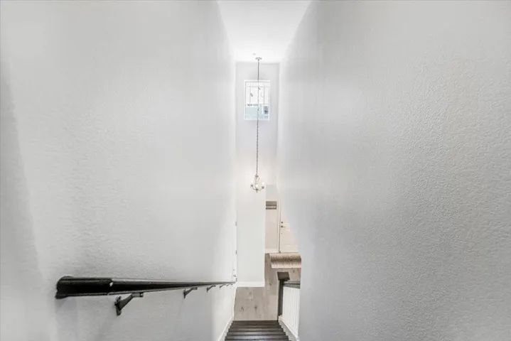 30 W Brookside Drive, Cloverdale, California 95425