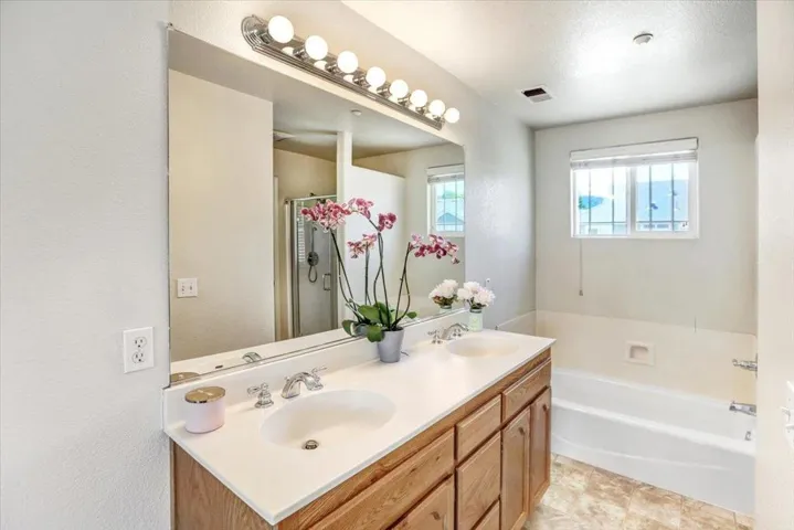 30 W Brookside Drive, Cloverdale, California 95425